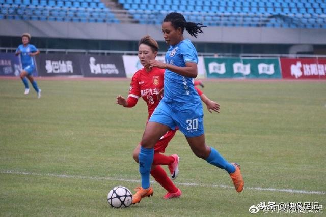 鹈鹕引入前湖人球员，将与另一名旧将争夺阵容位置
